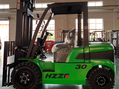 Practical Operation of 3 Ton Lithium Battery Electric Forklift On Construction Site