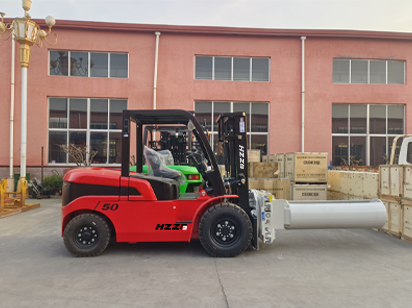 5 Tons Forklift loading liquid rotating bucket