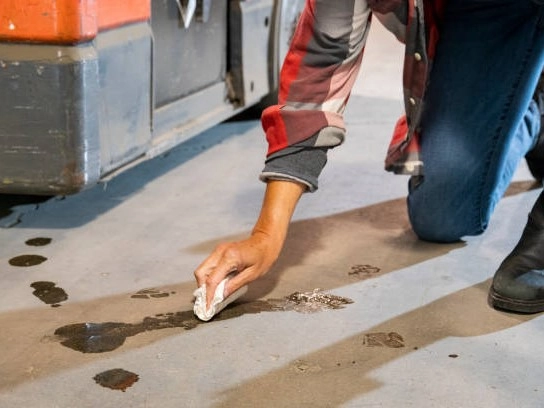 Forklift Hydraulic Cylinder Leaking: Causes, Fixes & Prevention Guide