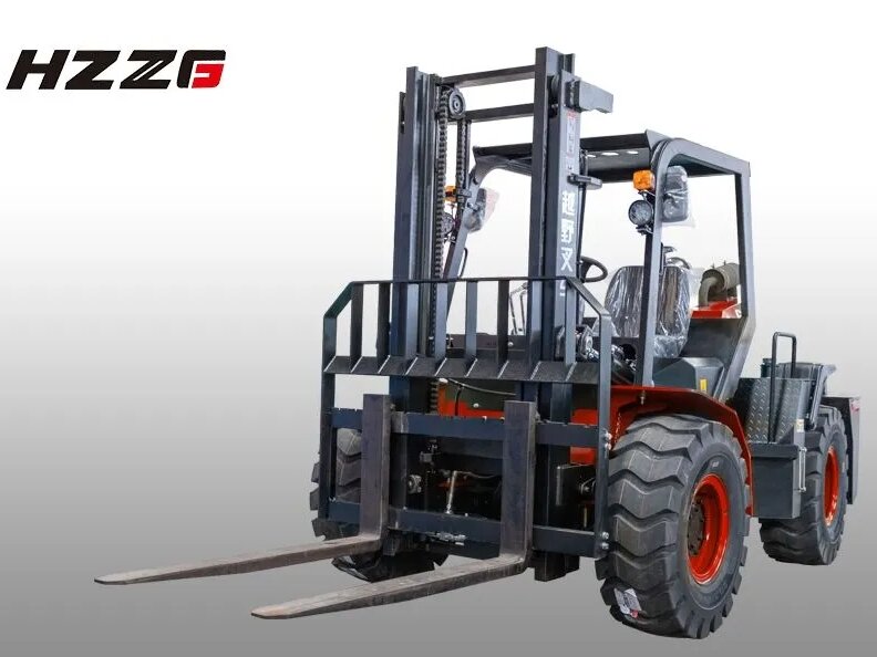 7 Industries That Rely on Rough Terrain Forklifts for Outdoor Material Handling