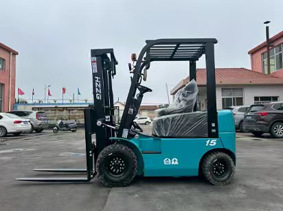 HZZG Delivers Custom-Made 1.5-Ton Lithium-ion Battery Forklift to Customer
