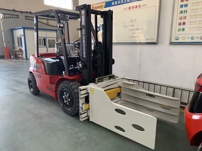 Forklift Attachment---The Flat Clamp Attachment